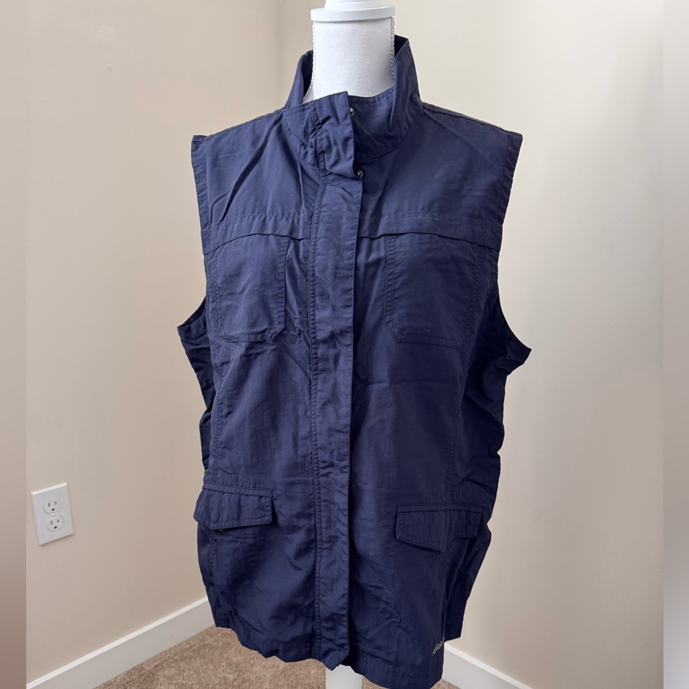 Womens Eddie Bauer Outdoors Vest in Dark Blue